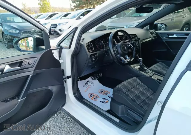 VOLKSWAGEN Golf VII 2.0 TDI BMT GTD DSG