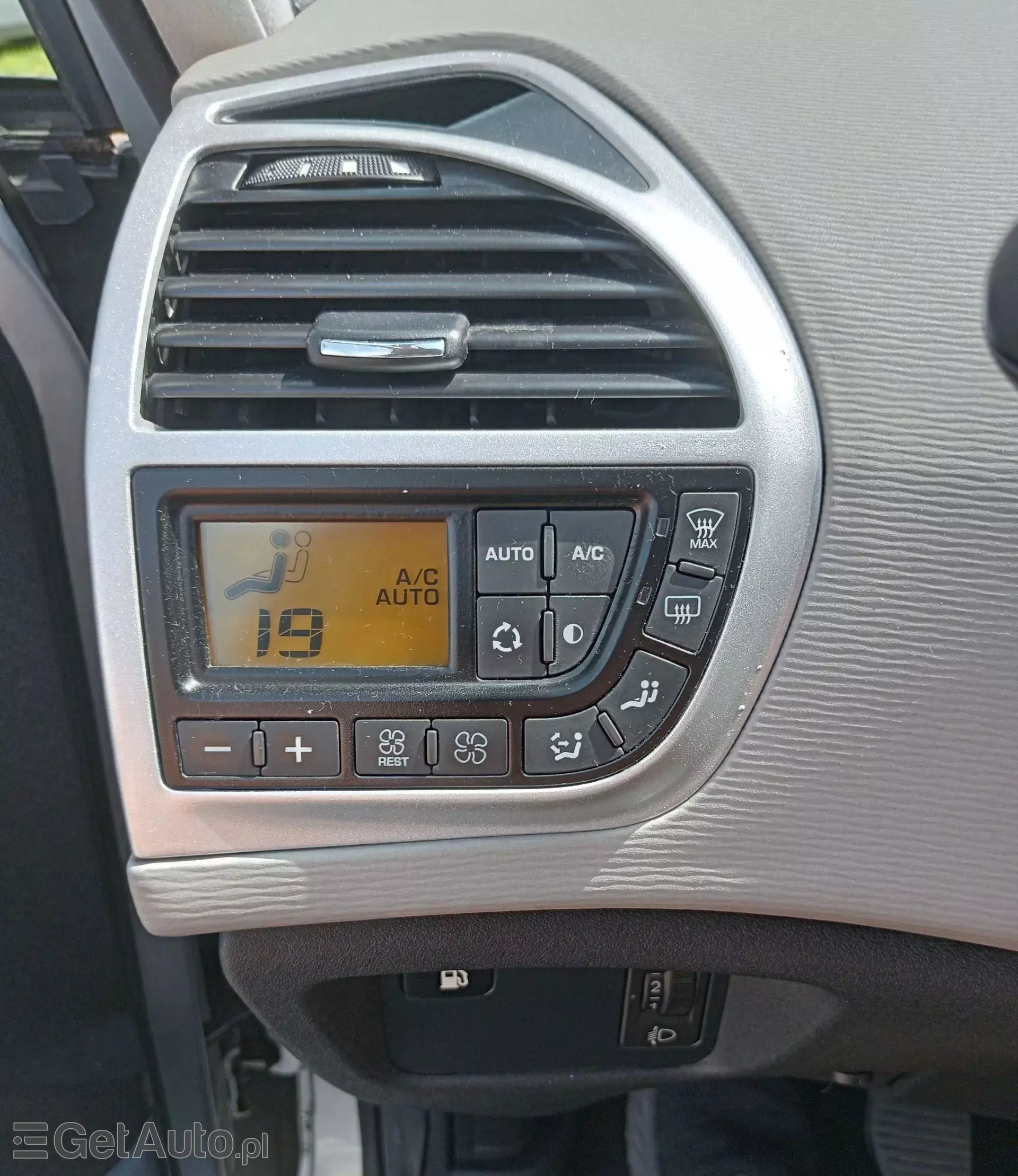 CITROEN C4 1.6 HDi (109 KM)