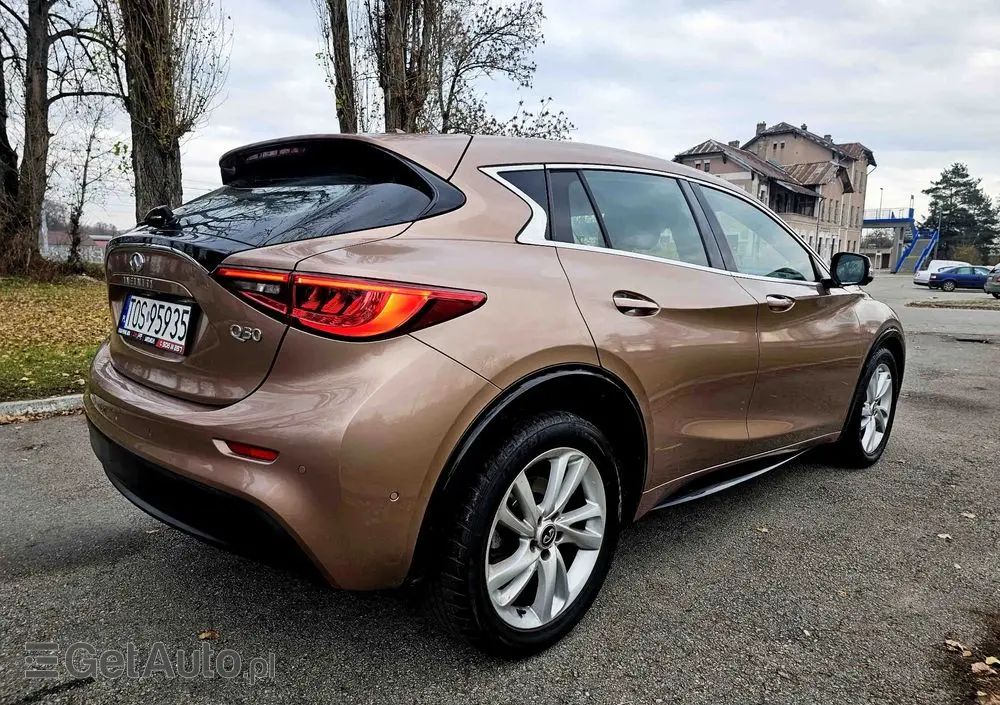 INFINITI Q30 1.6t Premium