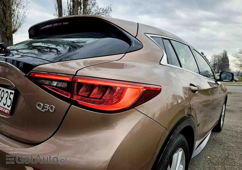 INFINITI Q30 1.6t Premium