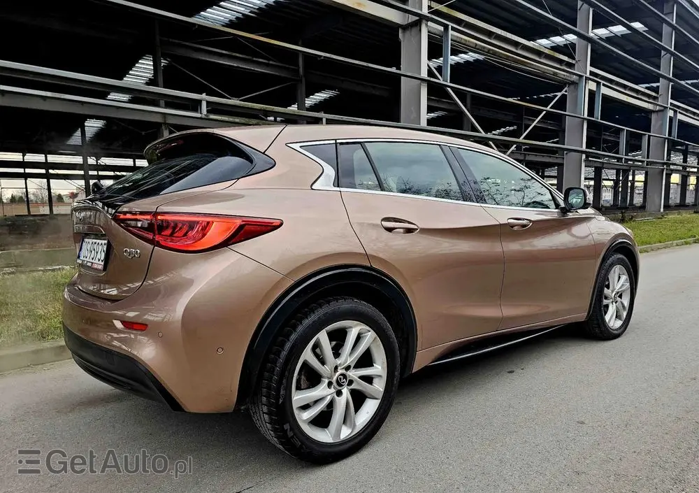 INFINITI Q30 1.6t Premium