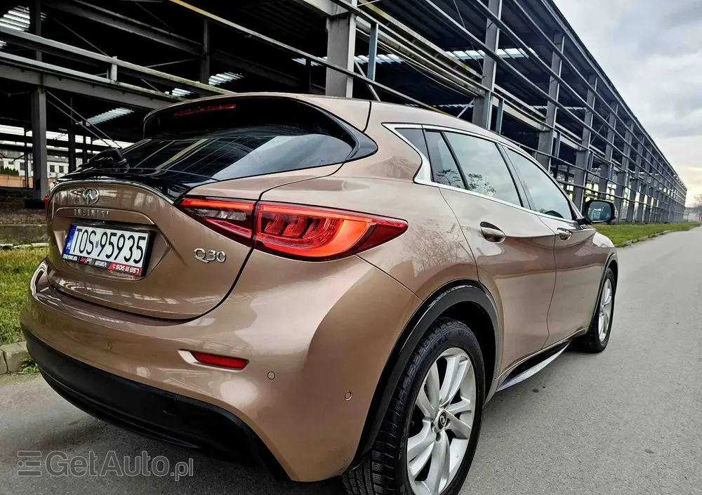 INFINITI Q30 1.6t Premium