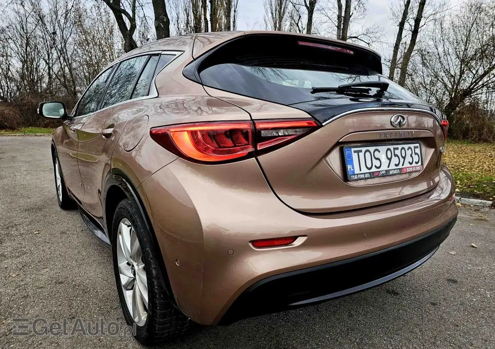 INFINITI Q30 1.6t Premium