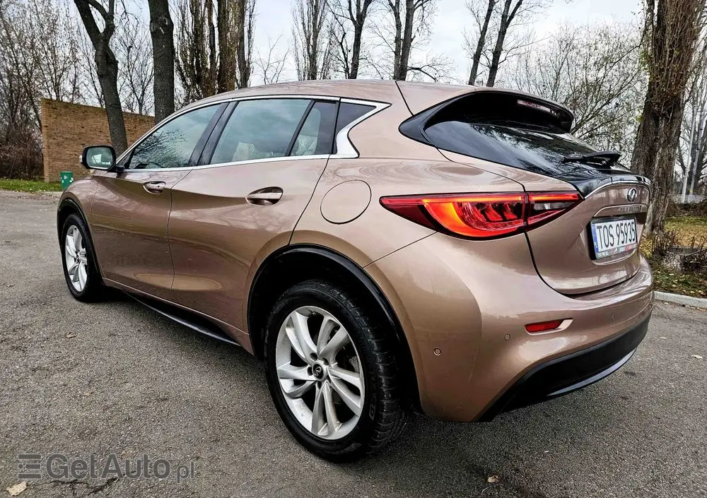INFINITI Q30 1.6t Premium