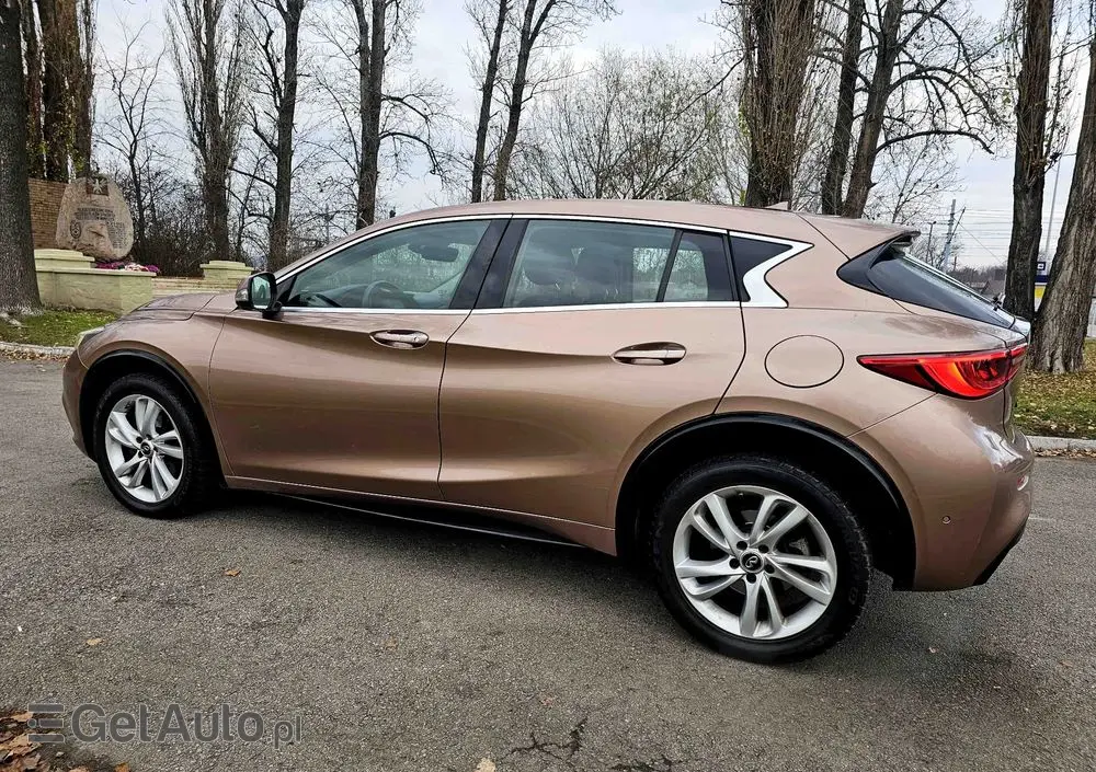 INFINITI Q30 1.6t Premium