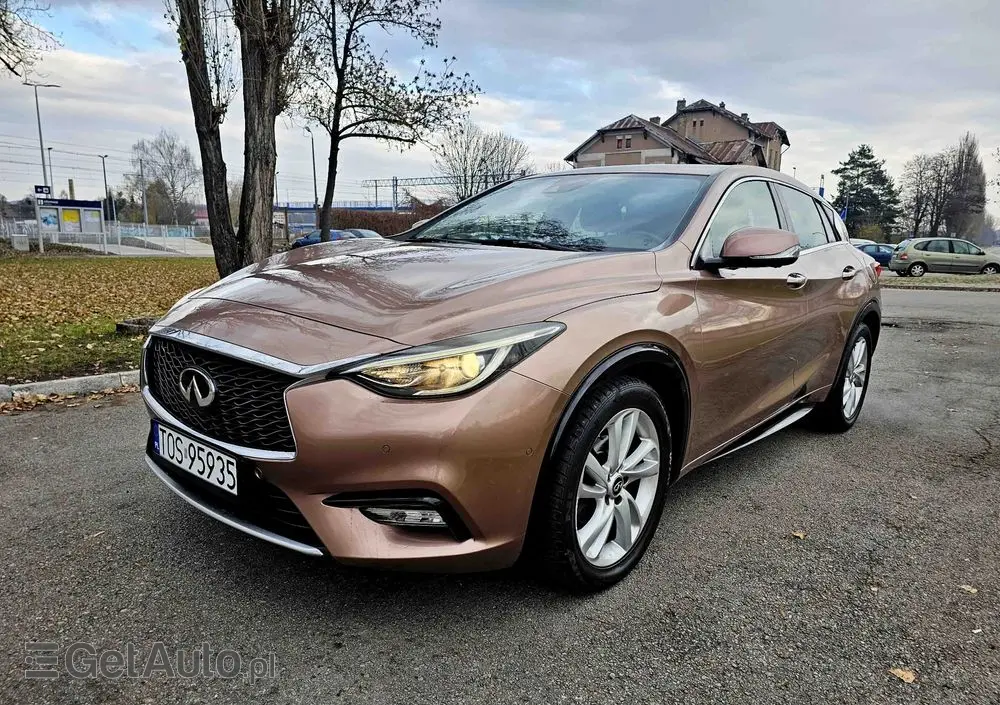 INFINITI Q30 1.6t Premium