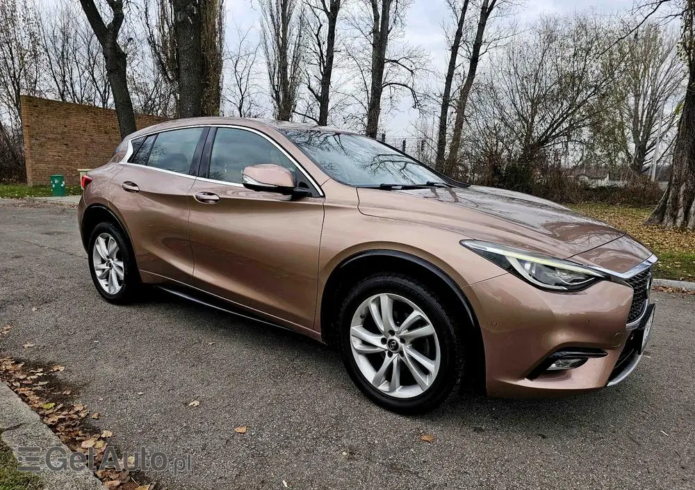 INFINITI Q30 1.6t Premium