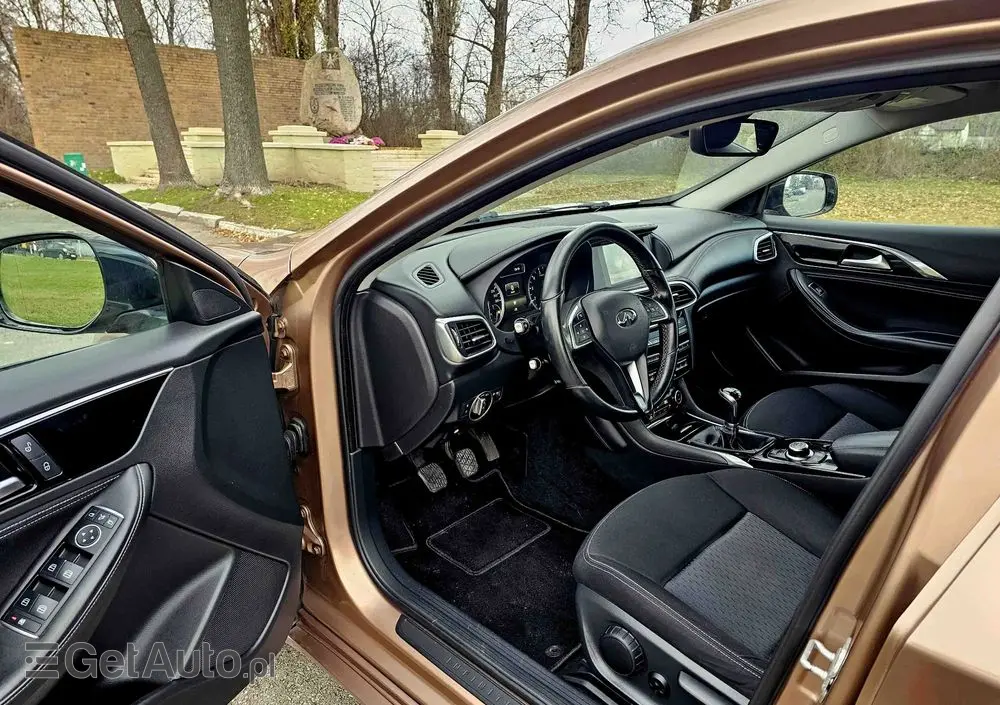 INFINITI Q30 1.6t Premium