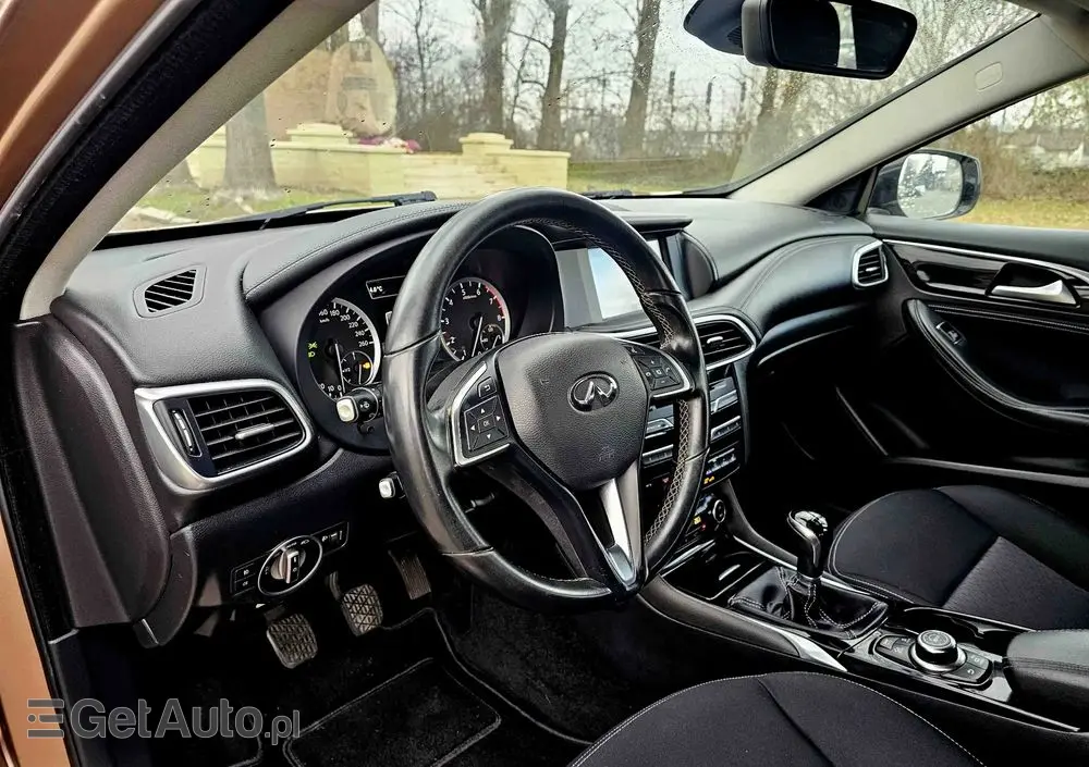 INFINITI Q30 1.6t Premium