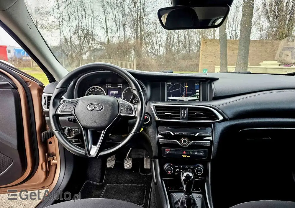 INFINITI Q30 1.6t Premium