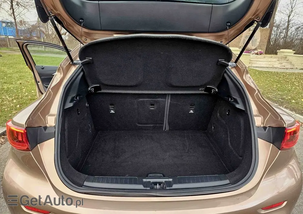 INFINITI Q30 1.6t Premium