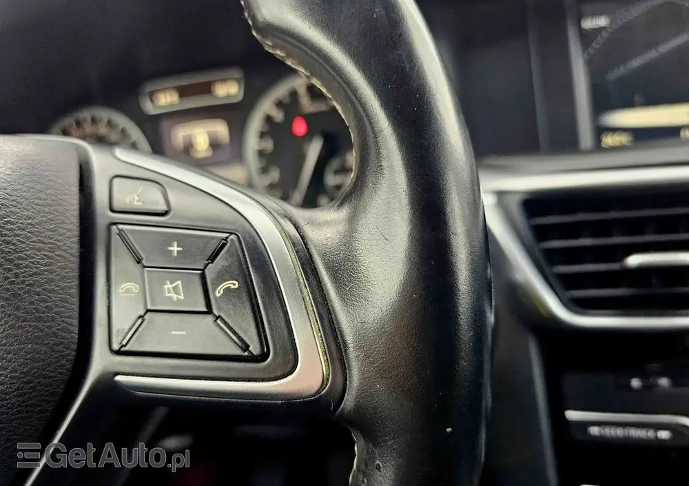 INFINITI Q30 1.6t Premium