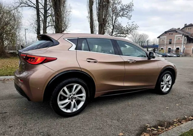 INFINITI Q30 1.6t Premium