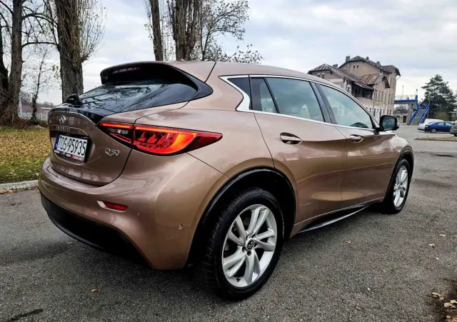 INFINITI Q30 1.6t Premium