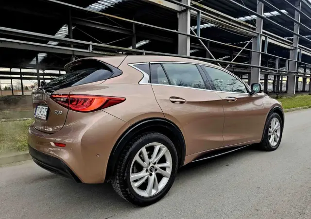 INFINITI Q30 1.6t Premium