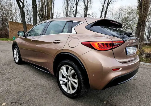 INFINITI Q30 1.6t Premium