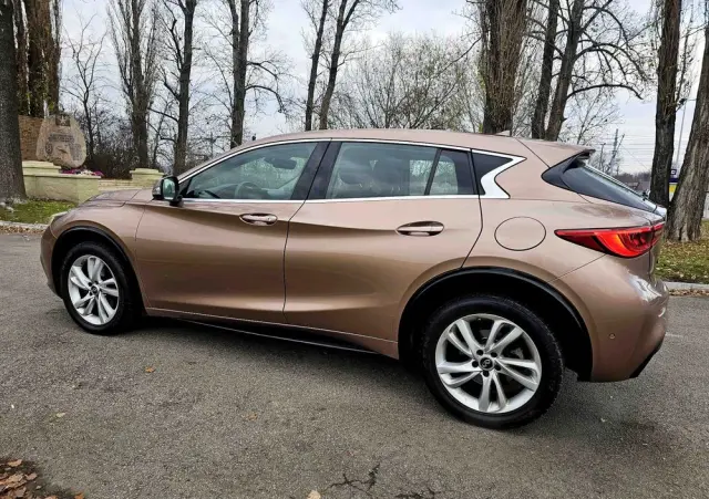 INFINITI Q30 1.6t Premium