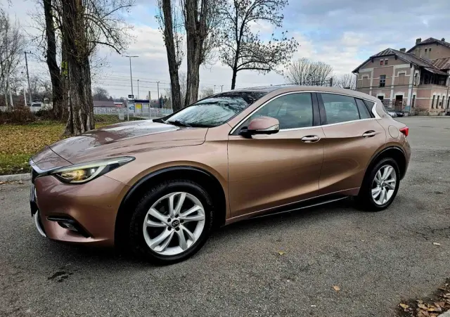 INFINITI Q30 1.6t Premium