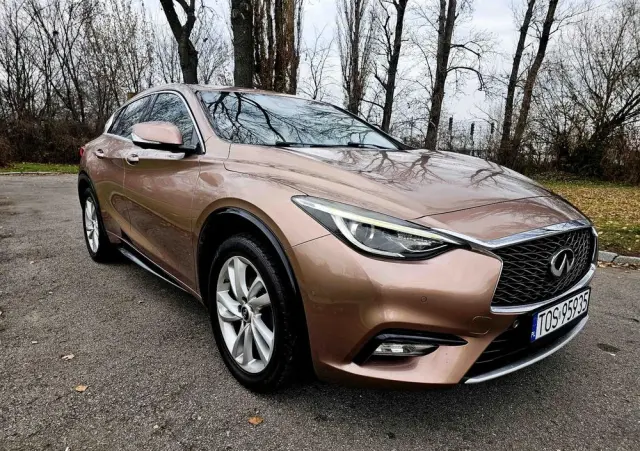 INFINITI Q30 1.6t Premium