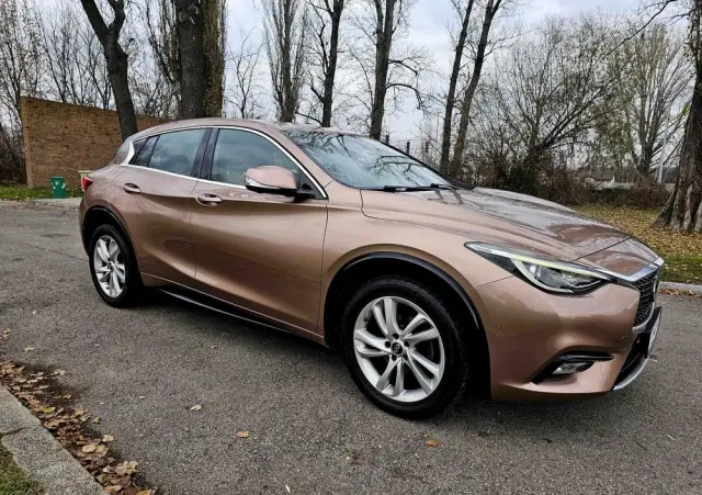INFINITI Q30 1.6t Premium