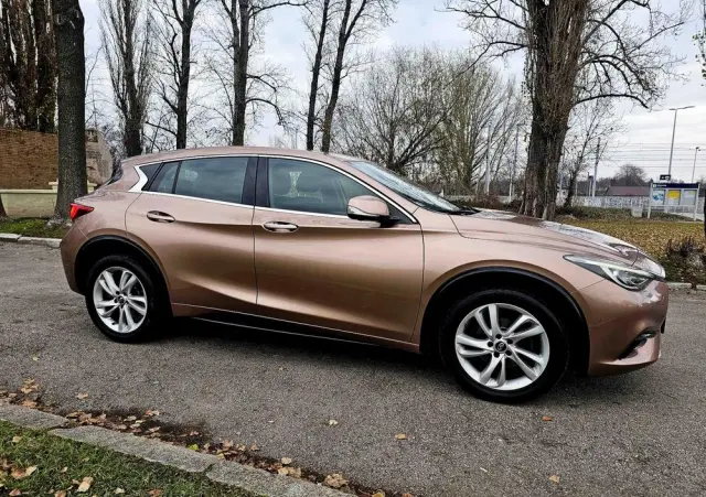 INFINITI Q30 1.6t Premium