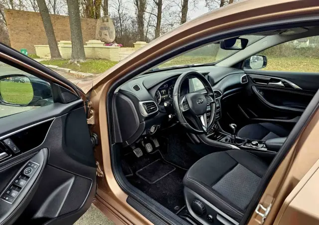 INFINITI Q30 1.6t Premium