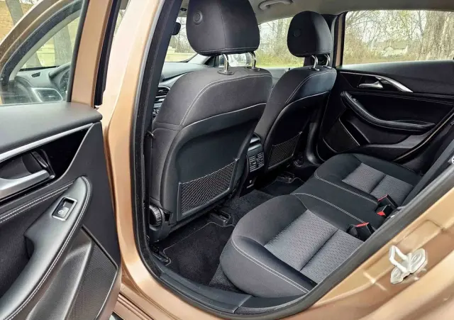 INFINITI Q30 1.6t Premium