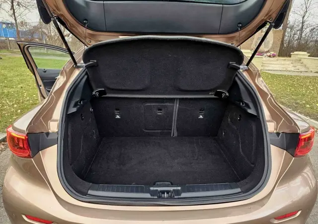 INFINITI Q30 1.6t Premium