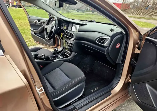 INFINITI Q30 1.6t Premium