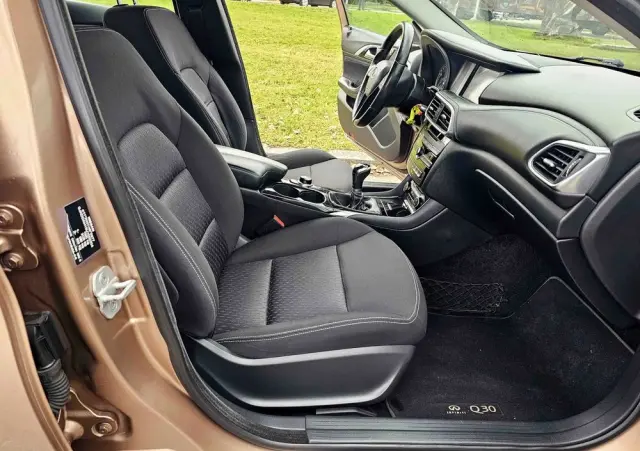 INFINITI Q30 1.6t Premium