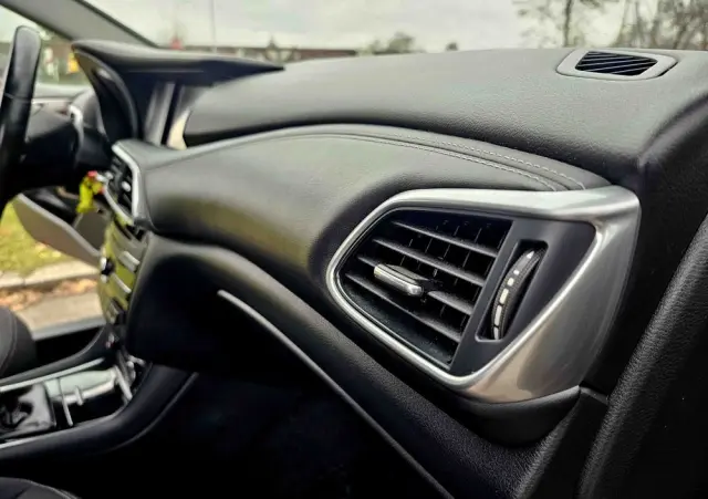 INFINITI Q30 1.6t Premium