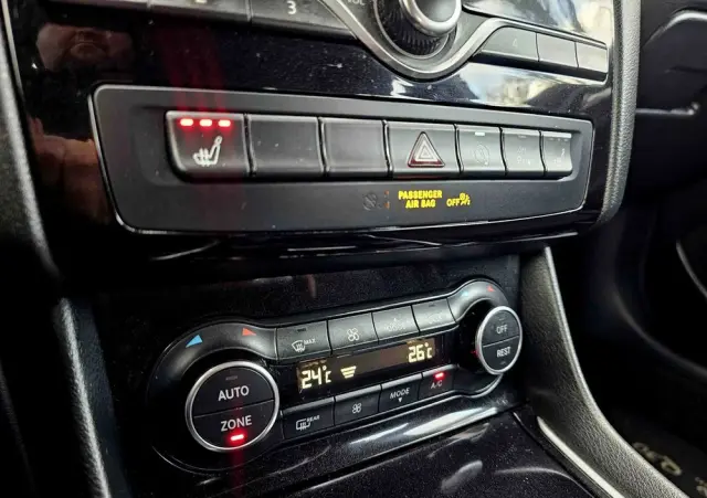 INFINITI Q30 1.6t Premium