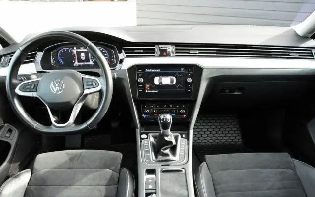 VOLKSWAGEN Passat 1.5 TSI EVO Elegance