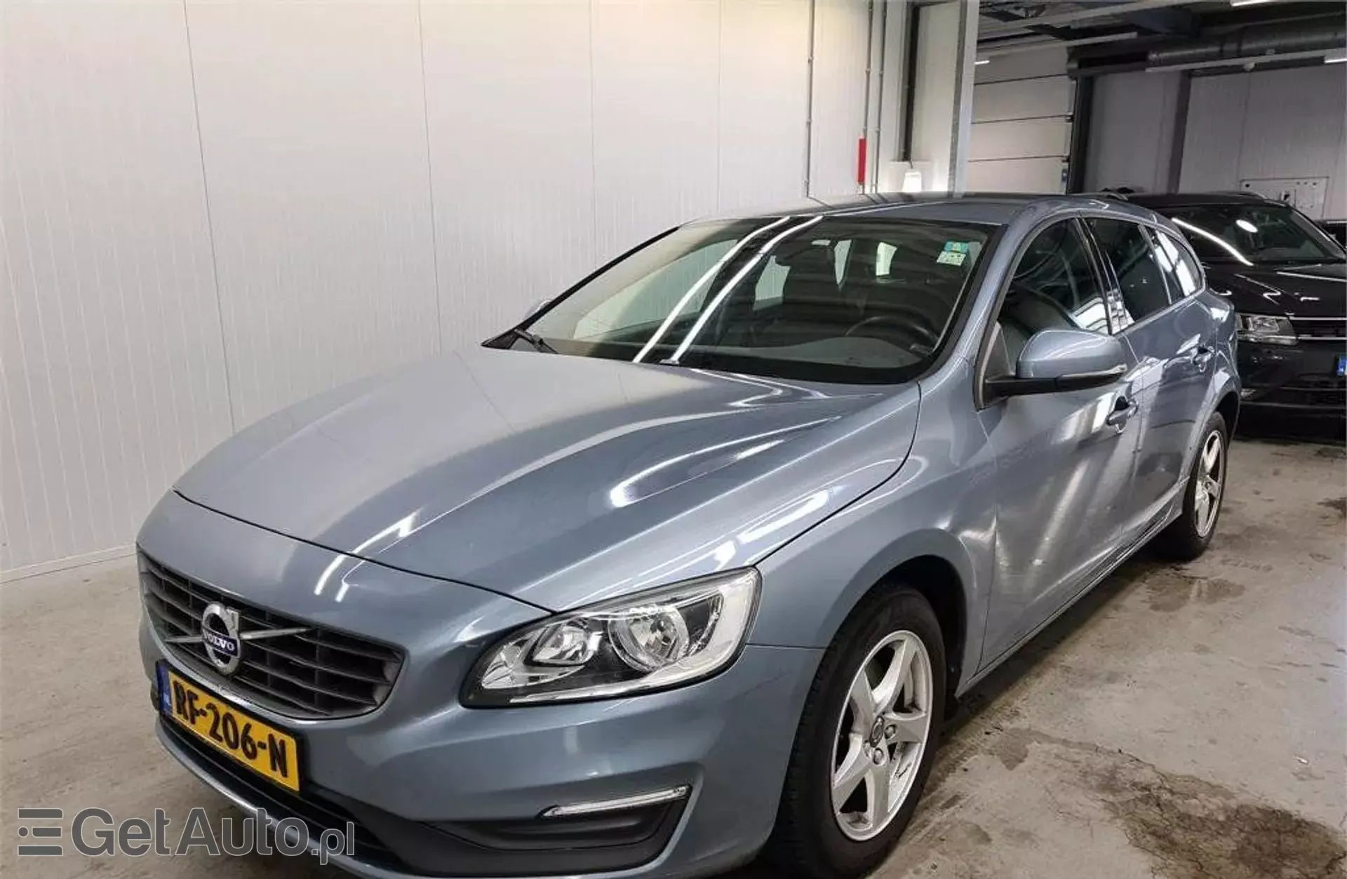 VOLVO V60 
