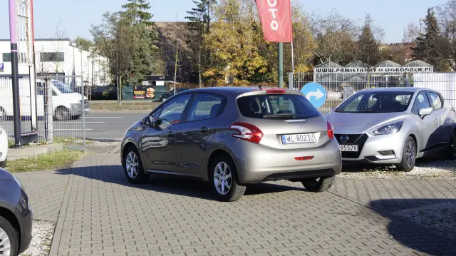 PEUGEOT 208 Allure
