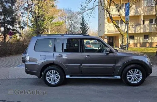 MITSUBISHI Pajero 
