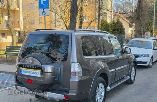 MITSUBISHI Pajero 