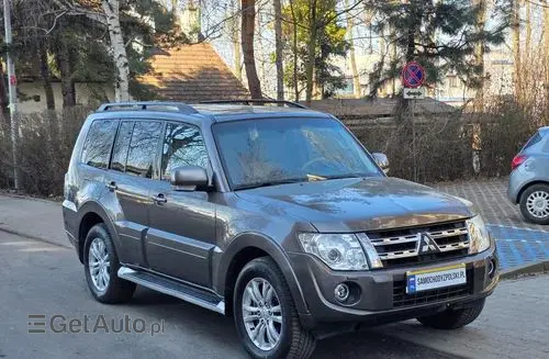 MITSUBISHI Pajero 