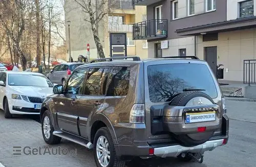 MITSUBISHI Pajero 