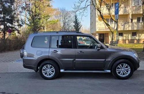 MITSUBISHI Pajero 