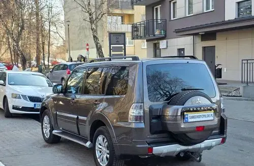 MITSUBISHI Pajero 
