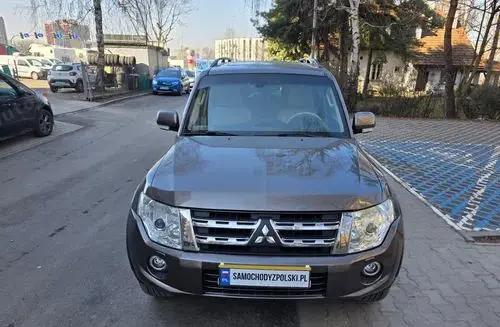 MITSUBISHI Pajero 