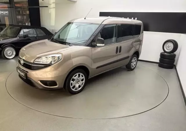 FIAT Doblo 1.4 16V Start&Stopp MyLife Family