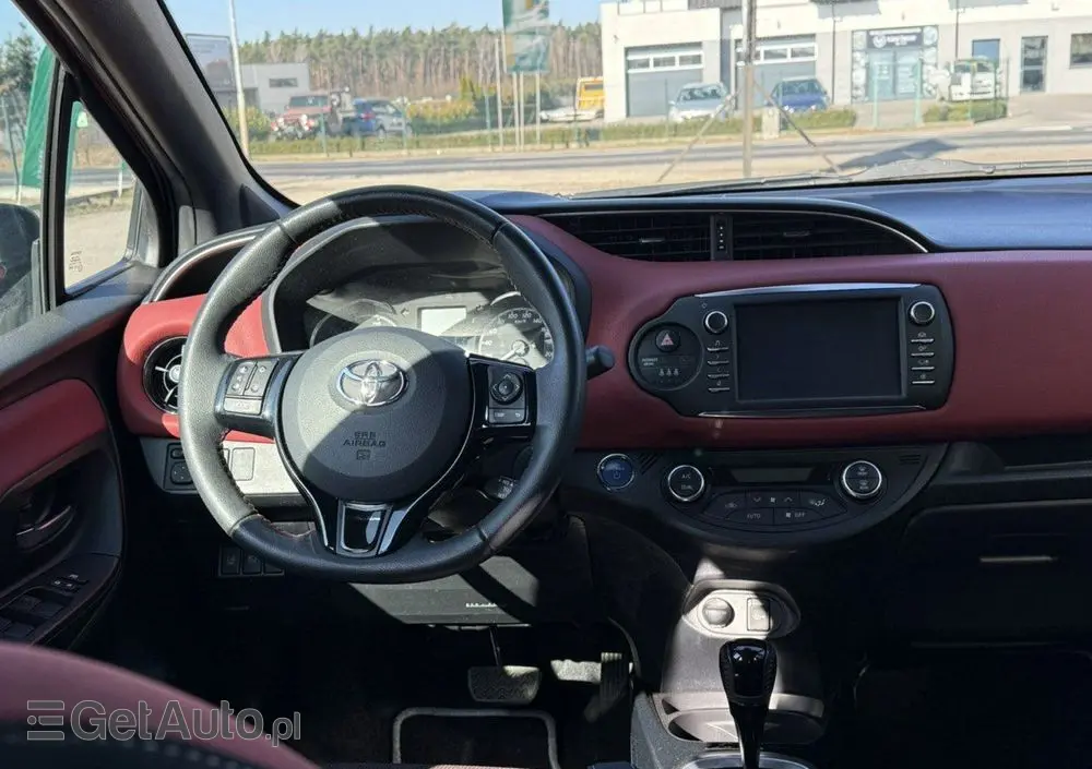 TOYOTA Yaris 