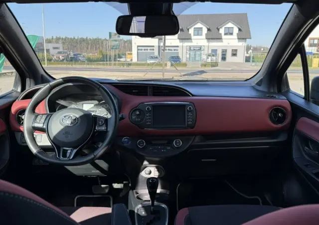TOYOTA Yaris 
