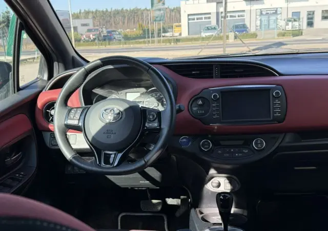TOYOTA Yaris 