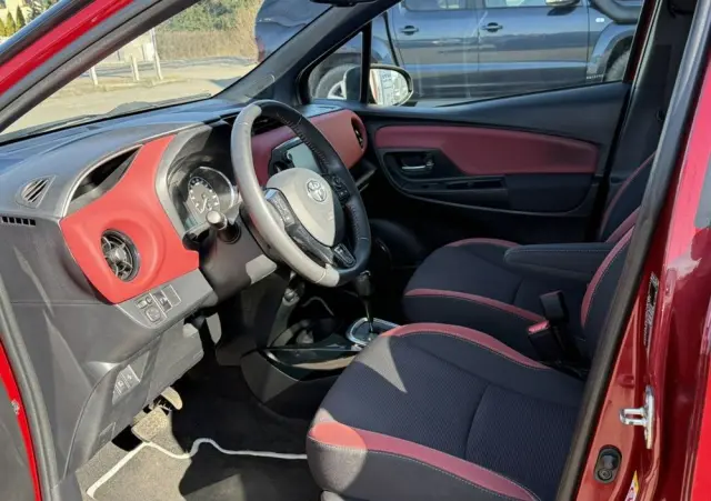 TOYOTA Yaris 