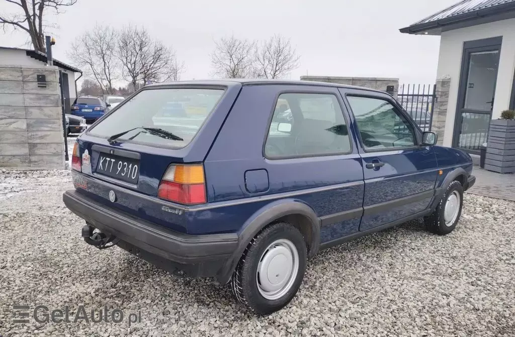 VOLKSWAGEN Golf 