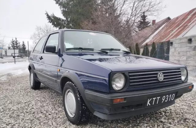 VOLKSWAGEN Golf 