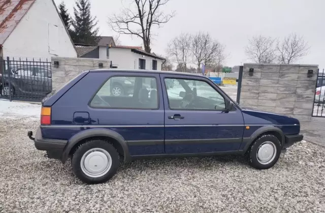 VOLKSWAGEN Golf 
